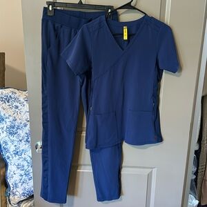 WonderWink/ Wink scrubs set in navy blue, size XS